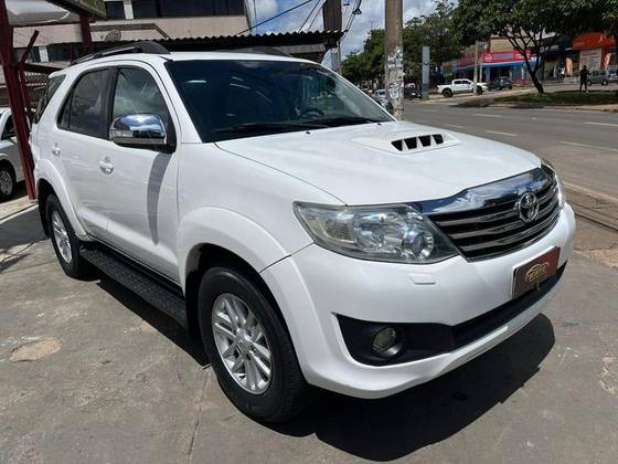 TOYOTA HILUX 3.0 SRV 4X4 CD 7 LUGARES 16V TURBO INTERCOOLER DIESEL 4P AUTOMÁTICO TOYOTA HILUX 3.0 SRV 4X4 CD 7 LUGARES 16V TURBO INTERCOOLER DIESEL 4P AUTOMÁTICO